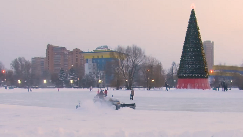 Каток вокруг новогодней ёлки, В центре Одинцово открыли каток с платным прокатом коньков