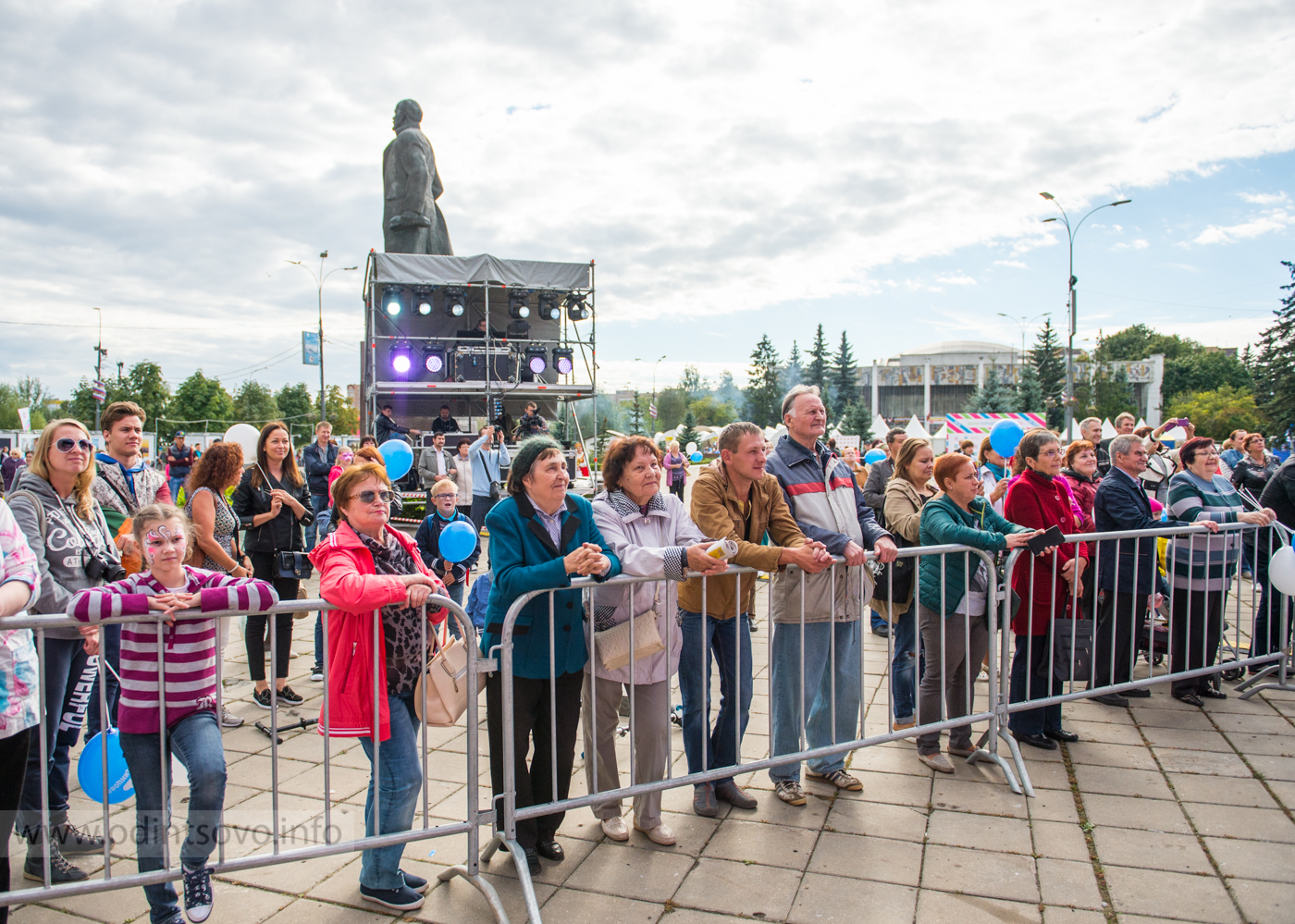 Сцена на дне города. Одинцово 2023. День города одинцово. День города одинцово 2024 дата. Афиша день города.