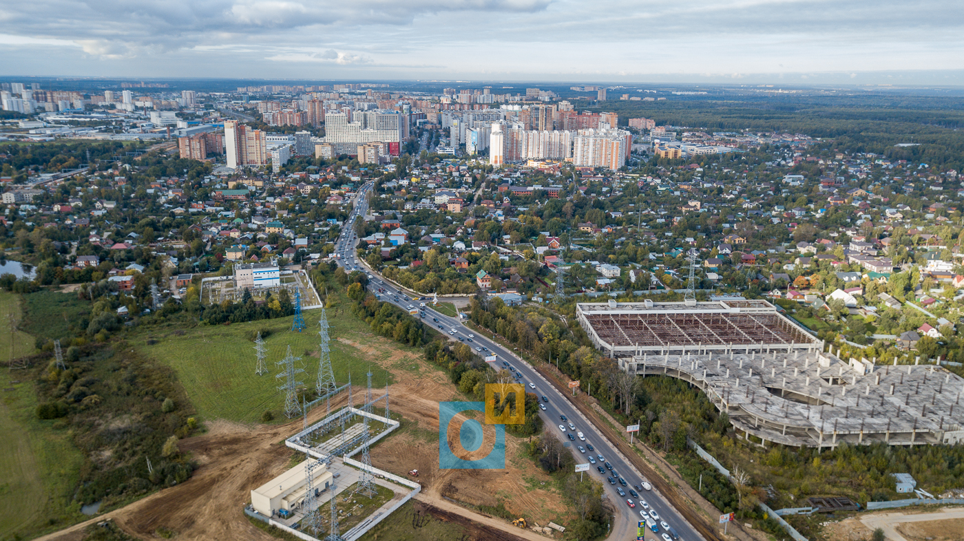 Лохино одинцовский. Лохино Одинцово. ТЦ Лохино. ТЦ В Лохино Одинцовского района. Заброшенная стройка ТЦ В Лохино на въезде в Одинцово..