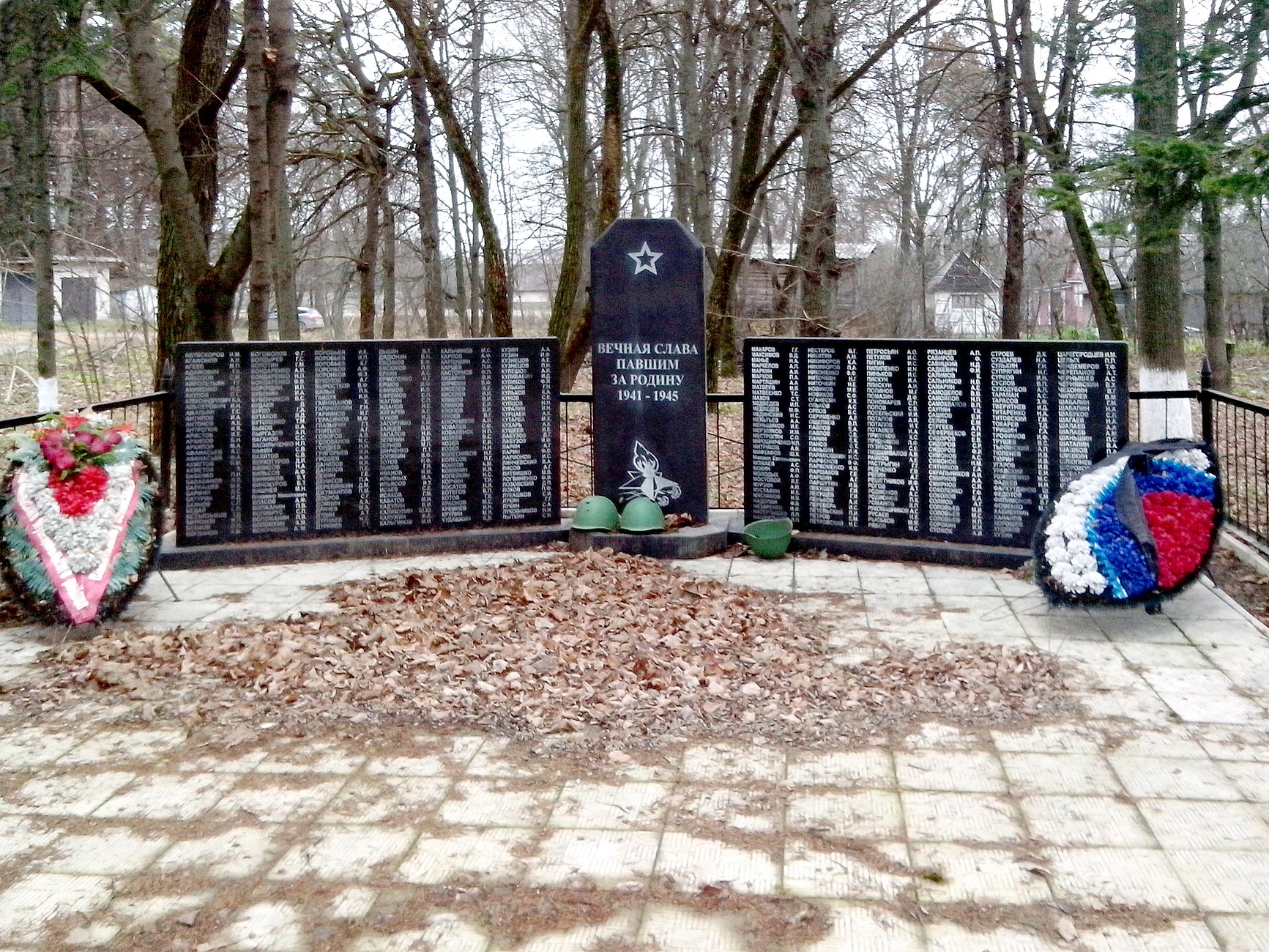 Дубки кубинка. Дубки кубинка. Лагерь дубки ивантеевка московская область. Аэроснимки воронежа 1942. Пионер лагерь дубки уфа.