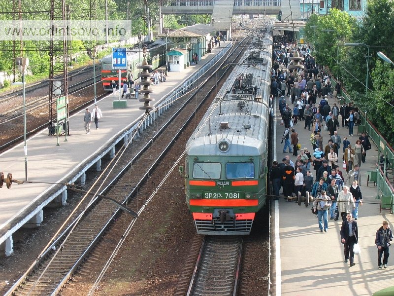 Электрички белорусское направление дорохово москва. Одинцово станция электрички. Платформа Одинцово электричка. Электрички белорусский вокзал Одинцово. Станции Одинцовской электрички.